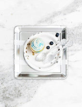 Load image into Gallery viewer, Party Plates (round silver) Polka dots